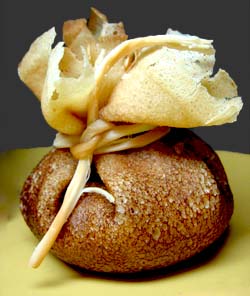 Блинные мешочки с сыром и ветчиной