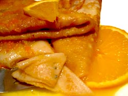 Десертные блинчики с апельсиновым соусом 