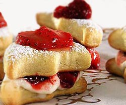 Рецепт песочного печенье  с клубникой