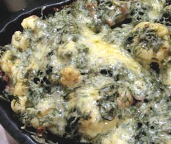 ЦВЕТНАЯ КАПУСТА, ТУШЕННАЯ С ГРИБАМИ И СЫРОМ.